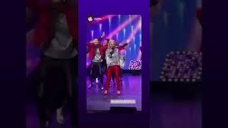 Лариса Долина вышла на сцену в ярком молодёжном наряде