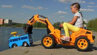 Sofia helps toy Minibus and plays on Сhildren's park