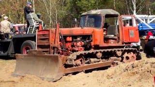 Sowjetischer Bulldozer DT-75 im alten Kieswerk in Wischer (Hassel), Deutschland 2016