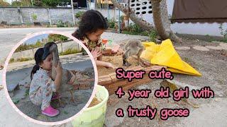 Super cute, 4 year old girl with a trusty goose/สุดน่ารัก สาวน้อย 4 ขวบ กับห่านคู่ใจ /Goose