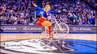 NBA Halftimeshow Dallas Mavericks - Viola Brand - Supergirl on Bike