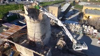 Demolizione di una torre in cls armato 