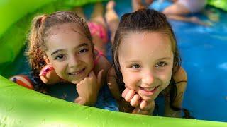 BRINCANDO NA PISCINA NOVA DE SAPINHO