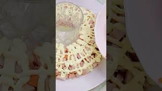 Праздничный салат с курицей и киви