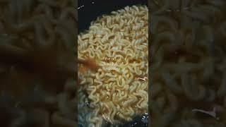 a *squiggling* noodle asmr—