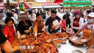 A bustling market in Guizhou, China, where Juewei noodles are snapped up, a paradise for gourmets