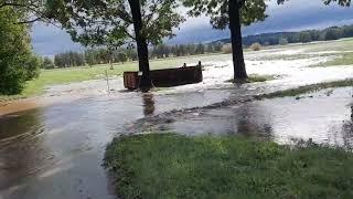 ЧЕХИЯ‍️ У НАС НАВОДНЕНИЕ РЕЧКА ПЕРЕКРЫЛА ДОРОГУ Czech Republic Flood #чехия #наводнение