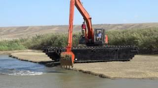 Плавающий экскаватор-амфибия Floating Amphibious Excavator Hitachi