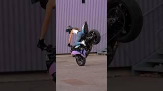 Biker Stunt Girl With Whiele #shorts #youtubeshorts #viralshorts #viralvideo #bikelife #stuntgirl