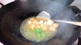 Tofu fish cakes with celery in Crab paste soup