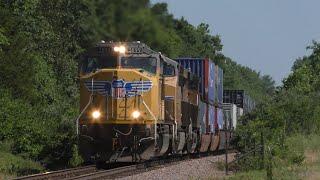 Union Pacific SD70M 3899 leads UP ILDSM