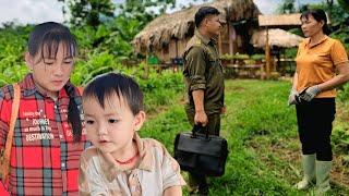 Thu's mother was very worried when police officer Hoang suddenly came to the house.