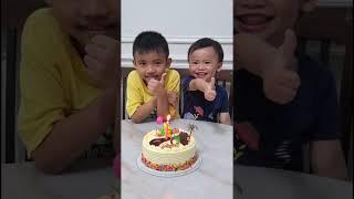 亲爱的宝贝，生日快乐！三年前的今天，你带着甜美的笑容来到这个世界，为我们的生活注入了满满的爱与幸福。愿你一生健康快乐，勇敢追梦，笑容如阳光般灿烂。️爸爸妈妈永远爱你！