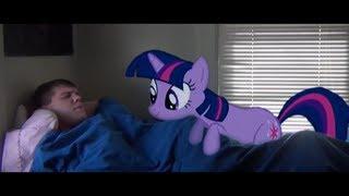 Twilight Sparkle wakes me up