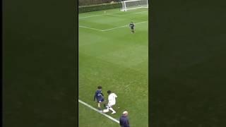 Very naughty!   #football #nutmeg #flair #soccer #academy #tottenham #baller ||youngballers_tng