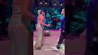 Aleyna Kalaycıoğlu Murat Dalkılıç konserinde sahneye çıktı