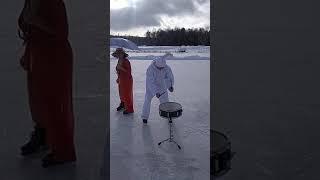 Заяц на льду !