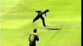 SHOAIB AKHTAR BOWLING WITH 100 MPH- Super Fast bowling! World Record Speed