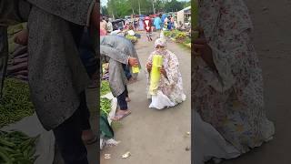  The woman took the knife. #india #South Korea #Vietnam #United status #Brazil