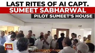 Last Rites Of Air India Crash Victim Captain Sumeet Sabharwal Held In Mumbai | Ahmedabad Crash
