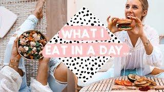 WHAT I EAT IN A DAY | How I eat burgers and treats... EVERYDAY!