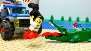 LEGO Excavator and crane trucks - Police Train Safari Adventure Fail