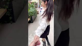 心爱的女人牵着我的手