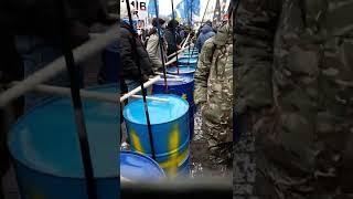 Вінничани під Печерським судом під час слухання справи Порошенка 17 січня 2022