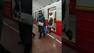 81/71714.3 Варшавский номерной прыбивает на станцию Дорогожичи #транспорт #трамвай #джд #кдз