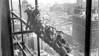 Construction du  Rockefeller Center de New-York (1932)