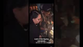 Lil baby tips all the employees at a restaurant in Georgia #lilbaby like and subscribe