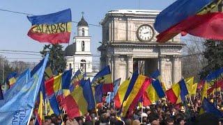 Over 10,000 join rally calling for Moldova to be unified with Romania