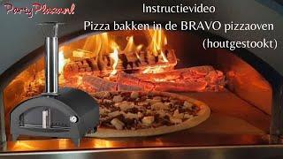 Pizza maken en pizza bakken in een mini pizzaoven (houtgestookt)