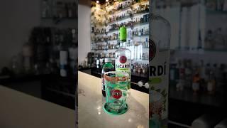Sangría Bacardi Limón ‍🟩‍ #CoctelesEnCasa #MixologiaCasera #MúsicaYTragos
