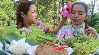 Sisters Eating Fresh Vegetables Vs Fish Paste Sauce | SIS Cooking TV
