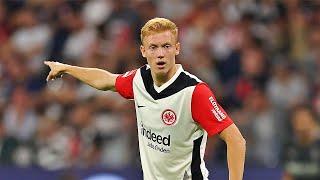 𝐋𝐎𝐎𝐊 𝐖𝐇𝐀𝐓 Hugo Larsson is doing at Eintracht Frankfurt