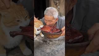 橘猫有多馋嘴？死死咬住烧鹅不放 #貓咪故事 #小貓咪 #貓 #cat #小猫咪 #cute #喵星人