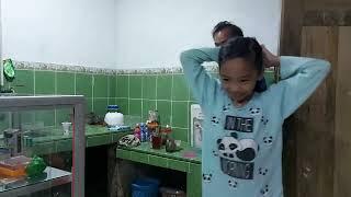 Keluarga usil papa bangun pagi karena ini