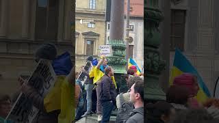 Безпекова конференція в Мюнхені: люди на вулицях мітингують на підтримку України #shortsvideo