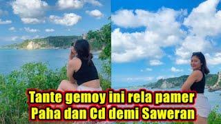 Tante gemoy ini rela pamer  Paha dan Cd demi Saweran