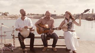 AMAZING WOMEN PLAY BOUZOUKI