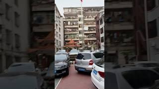 Так живут простые китайцы.  А еще москвичи жалуются на отсутствие парковок 
