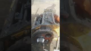снять верхний вал с каробки ЧТЗ