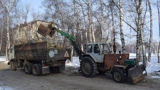 Трактор ЮМЗ-6АЛ с экскаватором ЭО-2621А с грейфером. / The old Soviet tractor YUMZ-6AL.