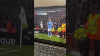 Kevin De Bruyne dodges bottles from Arsenal fans #soccer #premierleague #football #mancity #arsenal