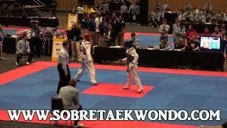 Maria Espinoza marca 6 puntos con golpes de puños. US Open Taekwondo