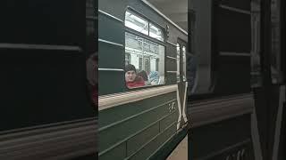 Московский метрополитен. 81-717.5/714.5М отправляется со станции "Калужская". // 1 февраля 2023 г