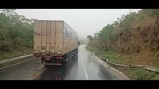 Serra de Francisco Sá,Minas Gerais BR 251 Caminhão patinou na subida muita chuva chegou parar