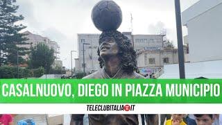 Casalnuovo, inaugurata la statua di Maradona in piazza Municipio