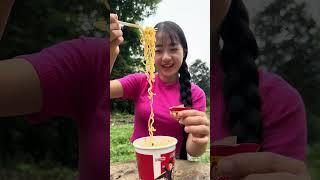 How to eat noodles without burning your tongue #hacks #camping #survival #outdoors